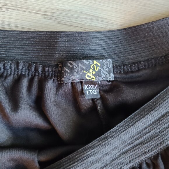 Black High Low Skirt Size XXL - Picture 3 of 3